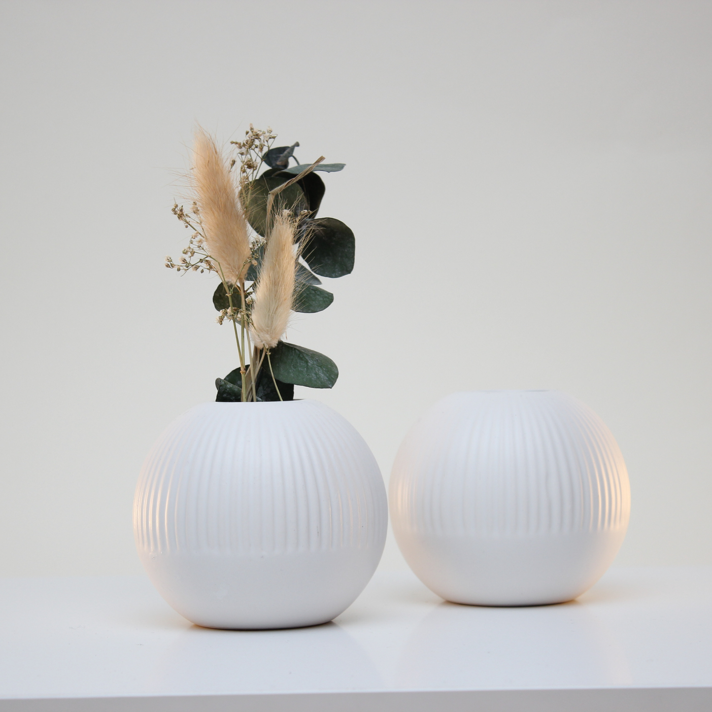 Deko-Vase, weiß matt, Strandhaus (9cm) - OKAPI