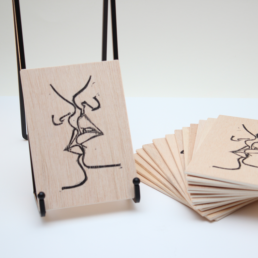 Holzpostkarte, Linoldruck, Love (14,7x10,5cm) - S'MADL MACHT'S