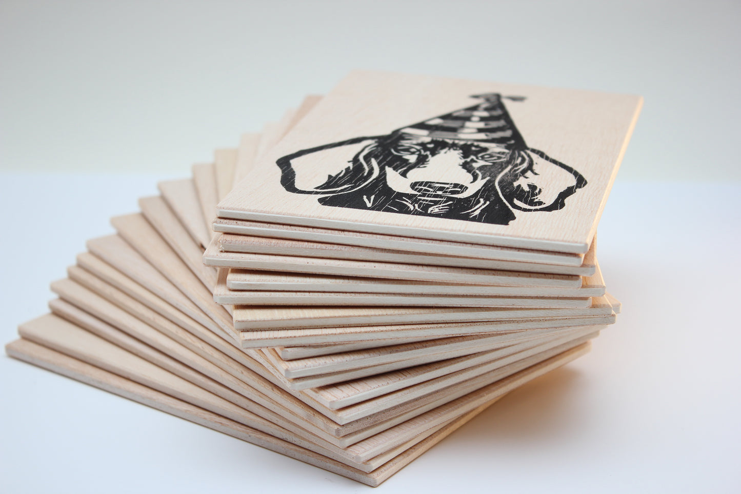 Holzpostkarte, Linoldruck, Partydog (14,7x10,5cm) - S'MADL MACHT'S